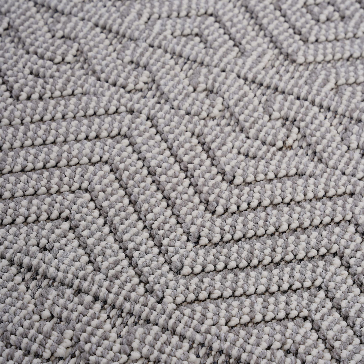 Guros - 6' X 9' Geometric Indoor / Outdoor Area Rug - White
